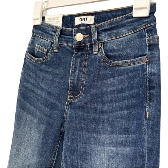 Oat Mid Rise Mini Cropped Flare Blue Jeans Raw Hem NWT Women's Size 24 or 00 - Picture 3 of 12